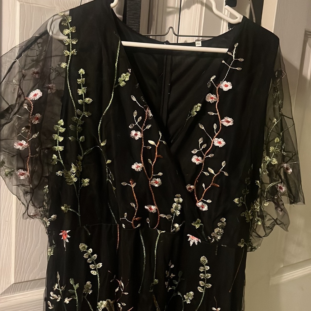 Dress - Picture 3 of 4